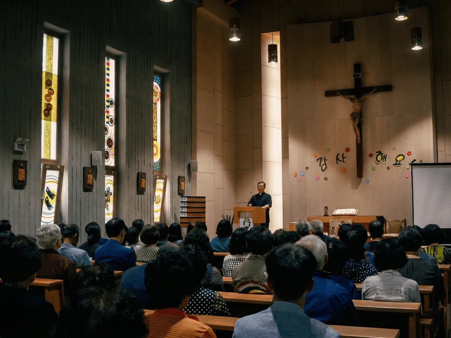 성당에서 함께 기도하는 수녀들